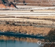 임진강변에 모인 북한군