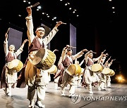 국립국악원 무용단의 진도북춤