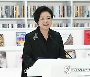 김정숙 여사, 한류 홍보 전문가에 "오징어게임만 있는 게 아냐"