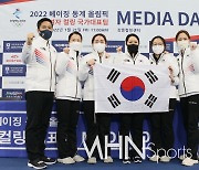 '팀  킴' 베이징 메달을 향해 '화이팅'[포토]