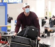 [포토] 인천에 상륙한 SSG 새 외국인 타자 케빈 크론