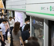 홍콩 지하철역서 서로 지나가다가 오미크론 감염.. 마스크 쓰고 접촉 없었지만