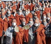 28년만에 모인 승려들 "文정부, 종교 편향 사과하라"