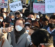 연남동 거리 방문한 이재명 후보