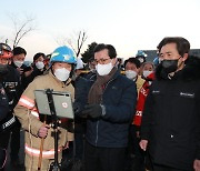 이시종 충북지사, 청주 이차전지 공장 화재현장 긴급 방문