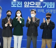 홍대→왕십리→석촌호수 가로지른 이재명, 주말 '청년 표심잡기'