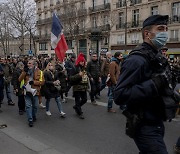 "백신 패스 반대"..파리 등 유럽 곳곳서 시위