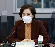 유은혜, 정부 대표로 베이징올림픽 갈까..靑 "아직 미정"