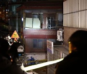 서울 금천구 빌라, 발코니 붕괴 조짐..주민 30여명 대피