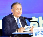 與 이상민 "양자토론, 불공정..양당 독과점 한국 정치에 폐해"