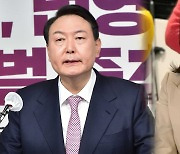 윤석열 "녹취록에 상처받은 분 죄송"..김건희 등판 고심