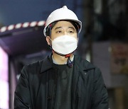 광주 아파트 붕괴 현장 찾은 이준석 "국토위서 책임 묻겠다"