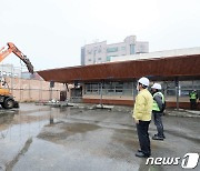 "50여년의 역사 뒤로하고 추억속으로"..부안시외버스 터미널 철거