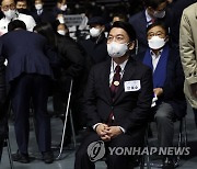 윤석열·안철수, 동계올림픽 선수단 결단식 참석