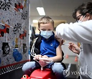 화이자·바이오엔테크, 오미크론용 백신 임상시험 개시