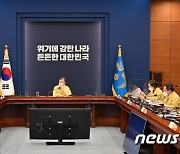 문대통령, 오미크론 대응 점검회의 주재