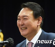 윤석열 "이산가족 상봉 약속"