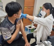 영등포구, 외국인 전용 백신접종센터 운영..광진구, 발달장애인 대상 '찾아가는 백신접종센터' 운영