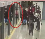중국이 자랑한 '무인 자율주행' 지하철 이상 운행.. 女승객 사고로  사망