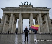 APTOPIX Virus Outbreak Germany Protests