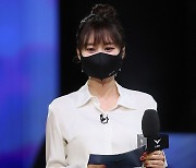 [포토] LCK 인터뷰 진행하는 윤수빈 아나운서