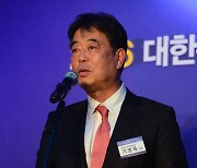 '땅 투기 의혹' 기성용 부친 기영옥씨 1심서 '집행유예 3년'
