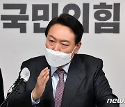李 '청년장관' 安 '광화문시대' 정치혁신에..윤석열 '靑 해체'로 맞불