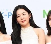 레드벨벳 슬기, 개미허리 뽐내며 [포토엔HD]