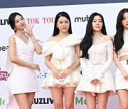 레드벨벳, '블랙 헤어 앤 화이트' [사진]