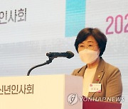 '2022년 여성신년인사회'서 축사하는 정영애 장관