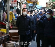 [포토] 전통시장 찾은 문승욱 산자부 장관