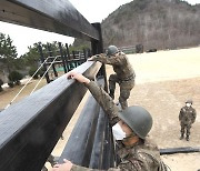 '설 연휴에도 고강도 기초군사훈련'