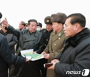 김정은, 70여일 만에 '민생' 현지지도..녹록지 않은 경제 사정 반영