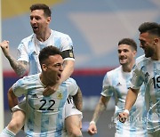 [리뷰] 'WC 본선 조기 확정' 아르헨, 메시 없이 칠레전 2-1 승리