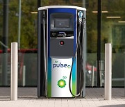 BP, 전기차 충전 시장의 수익성에 만족..초고속 충전에 승부 건다