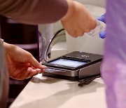 "소비 증가세 뚜렷"..작년 4분기 카드 이용액 전년 대비 13.8% 증가