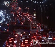 서울→부산 4시간 40분..고향 가는 길 '정체'