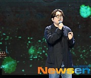 스탠딩에그, 가온차트를 뒤덮는 몽환적인 음색 [포토엔HD]