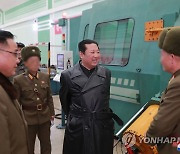 북한 김정은, 군수공장 시찰.."강력한 혁명무장으로 옹위"