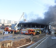 안성 전자제품 공장서 불..소방당국 진화 중