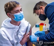 독일 오미크론 사상최고속도 확산.."보건인력 백신의무화 시행"