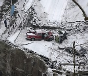 APTOPIX Bridge Collapse Pittsburgh