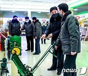 농산 작업 기계화 비중 높이는 북한.. '농사도 기계로'