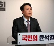 윤석열 "중증질환·희귀암 치료제에 건강보험 적용 확대"