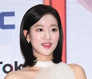 이나은, '에이프릴' 해체 심경.."7년 동안, 감사했어요"