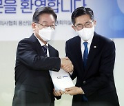 이재명 "대선 뒤 '손실보상 50조' 추가..백신 맞은 것도 기여"