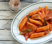 [Holly's Korean Kitchen] Tteokbokki, spicy Korean rice cakes