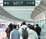 관광객으로 붐비는 제주공항