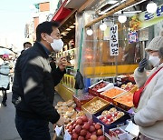 전통시장 찾은 오세훈 서울시장장