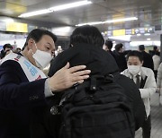 윤석열 '설 연휴 첫날 시민들에 새해 인사'